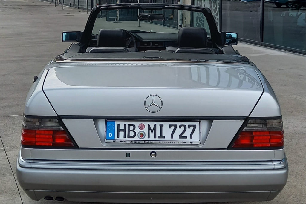 Mercedes E320 (W124) Cabrio-7